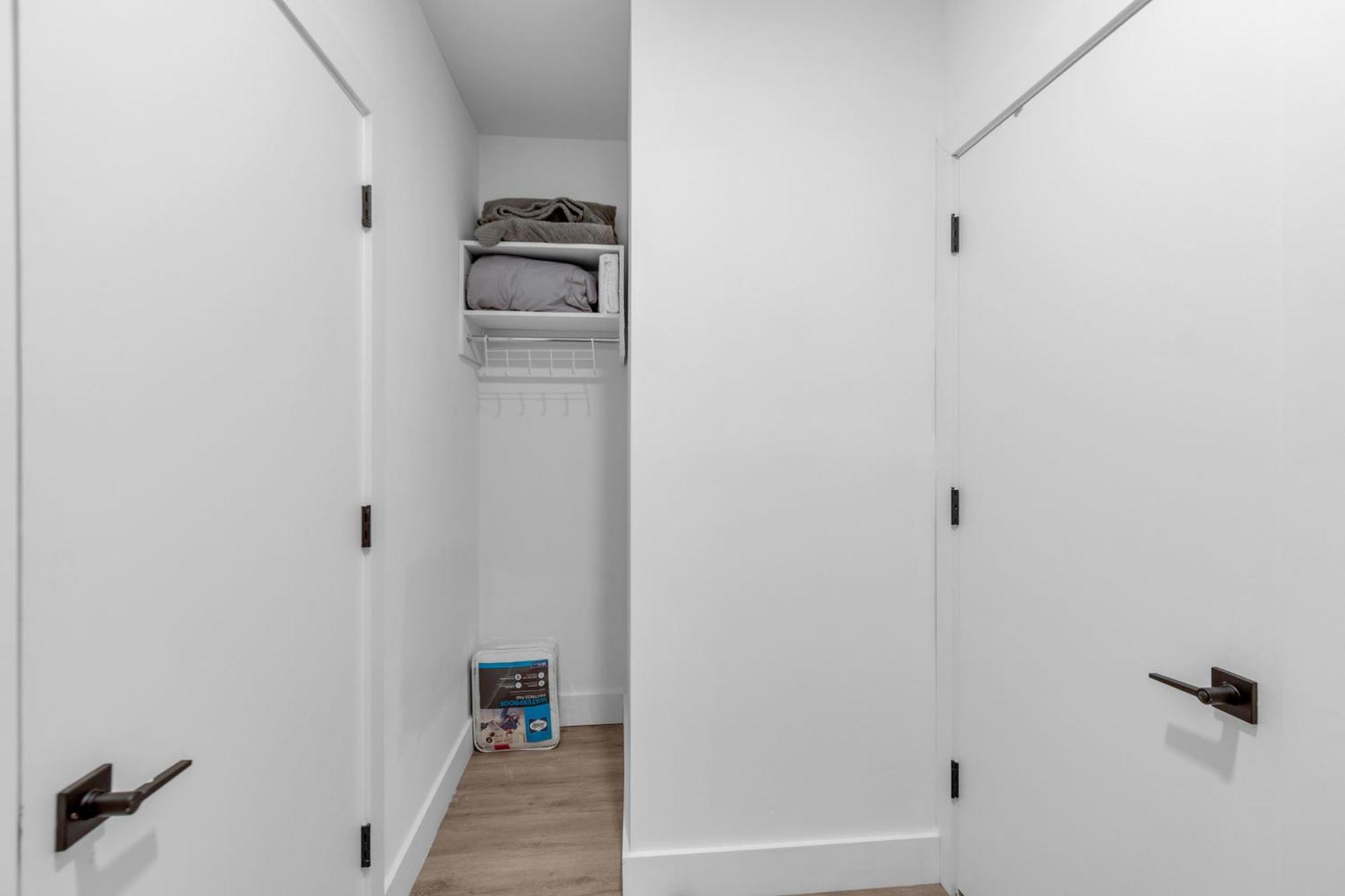 Apartamento Royal Oasis Indoor Pool, Free Parking, Near Nyc Elizabeth Exterior foto